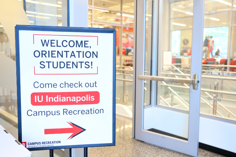 A sign that reads, "Welcome, Orientation students! Come check out IU Indianapolis Campus Recreation".